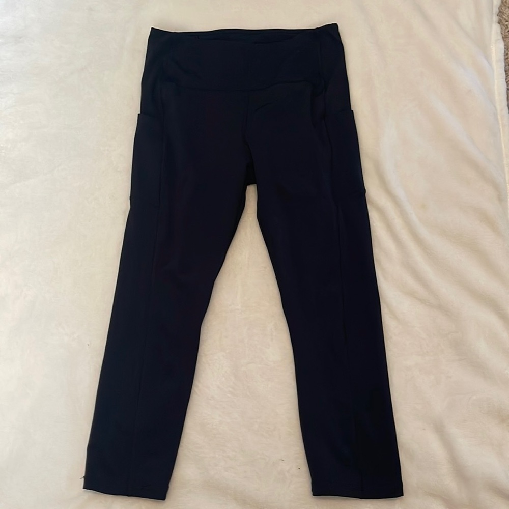 Athletic black leggings